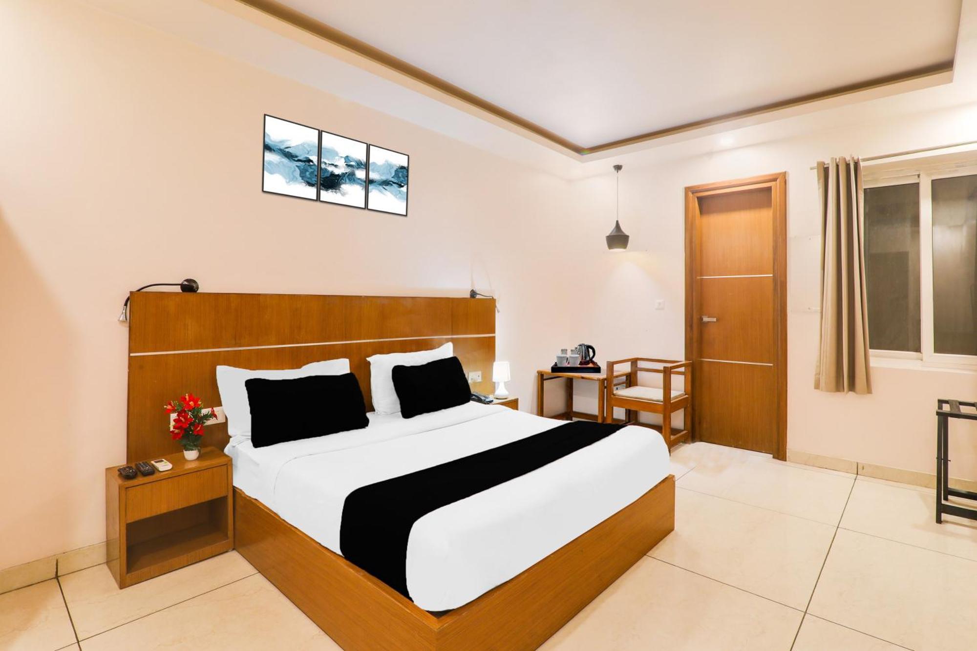 Super Townhouse Viraj Khand Formerly Veridian Inn Chinhat エクステリア 写真