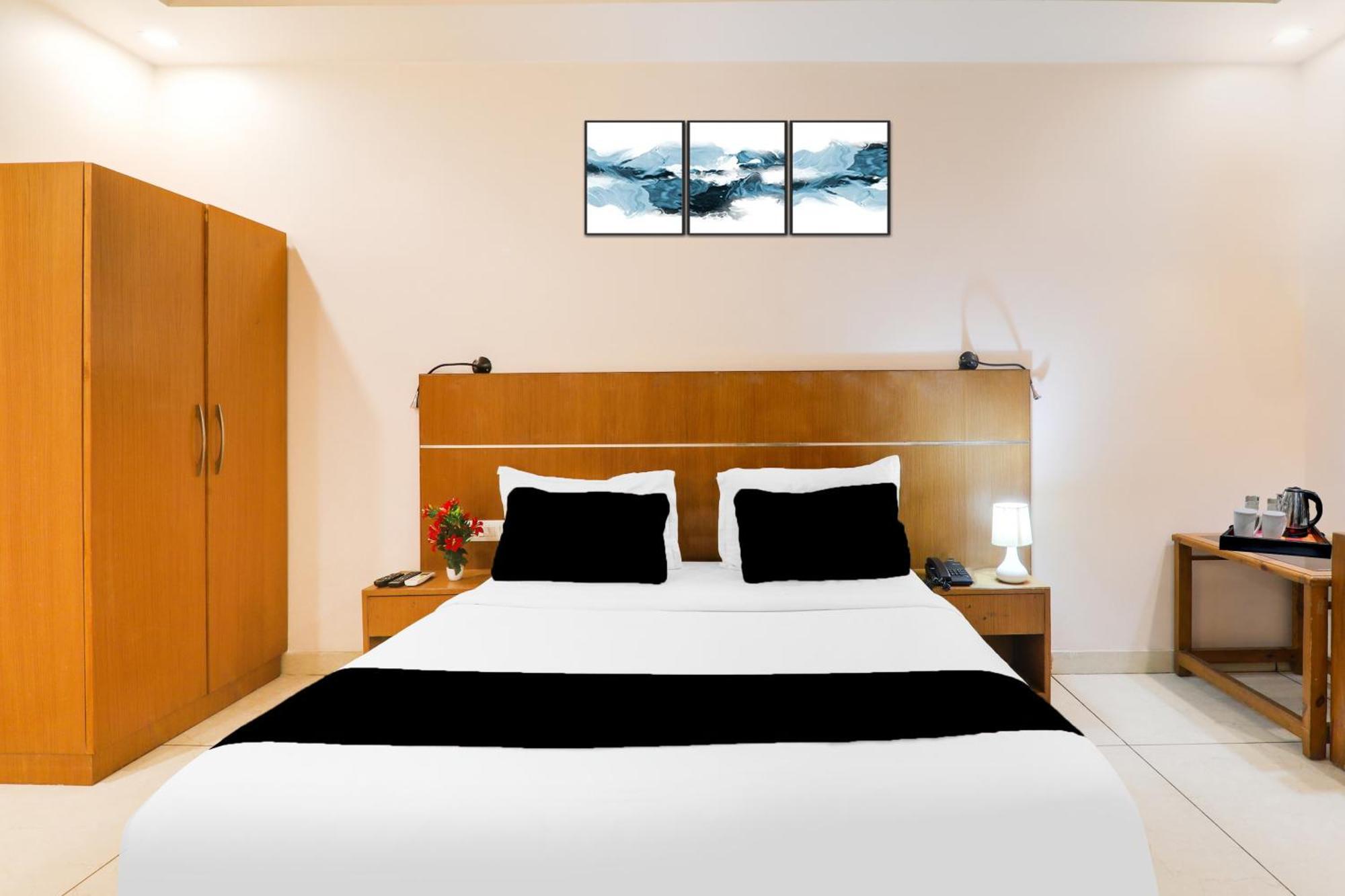 Super Townhouse Viraj Khand Formerly Veridian Inn Chinhat エクステリア 写真