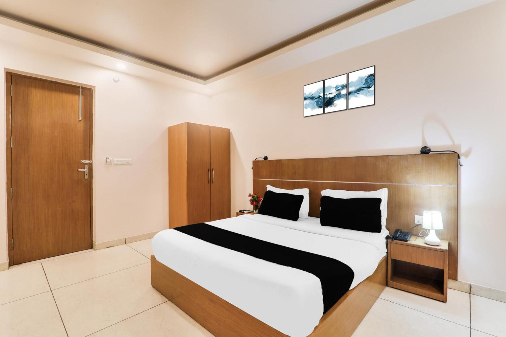 Super Townhouse Viraj Khand Formerly Veridian Inn Chinhat エクステリア 写真