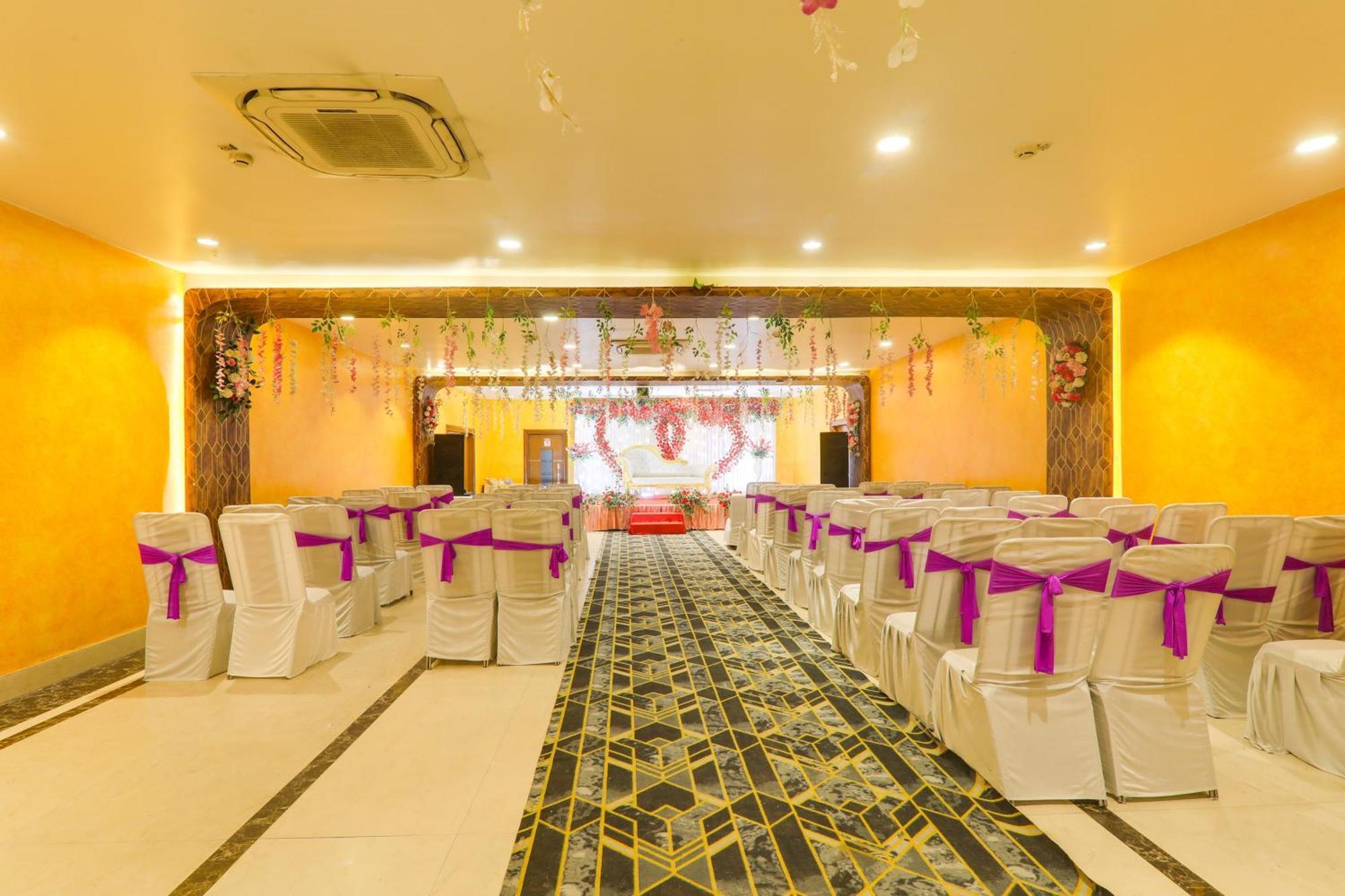 Super Townhouse Viraj Khand Formerly Veridian Inn Chinhat エクステリア 写真