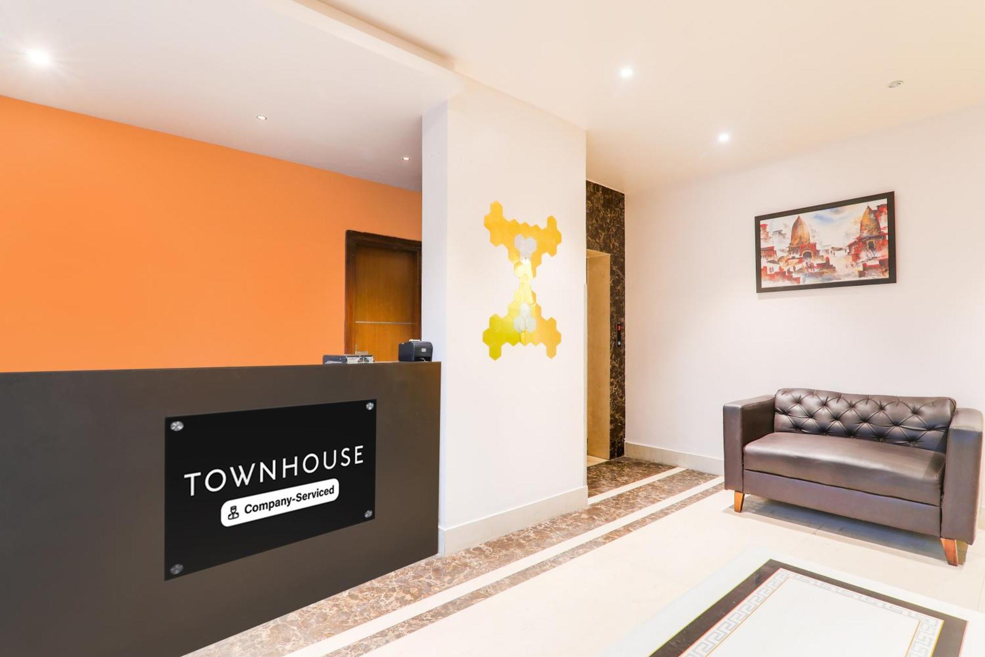 Super Townhouse Viraj Khand Formerly Veridian Inn Chinhat エクステリア 写真