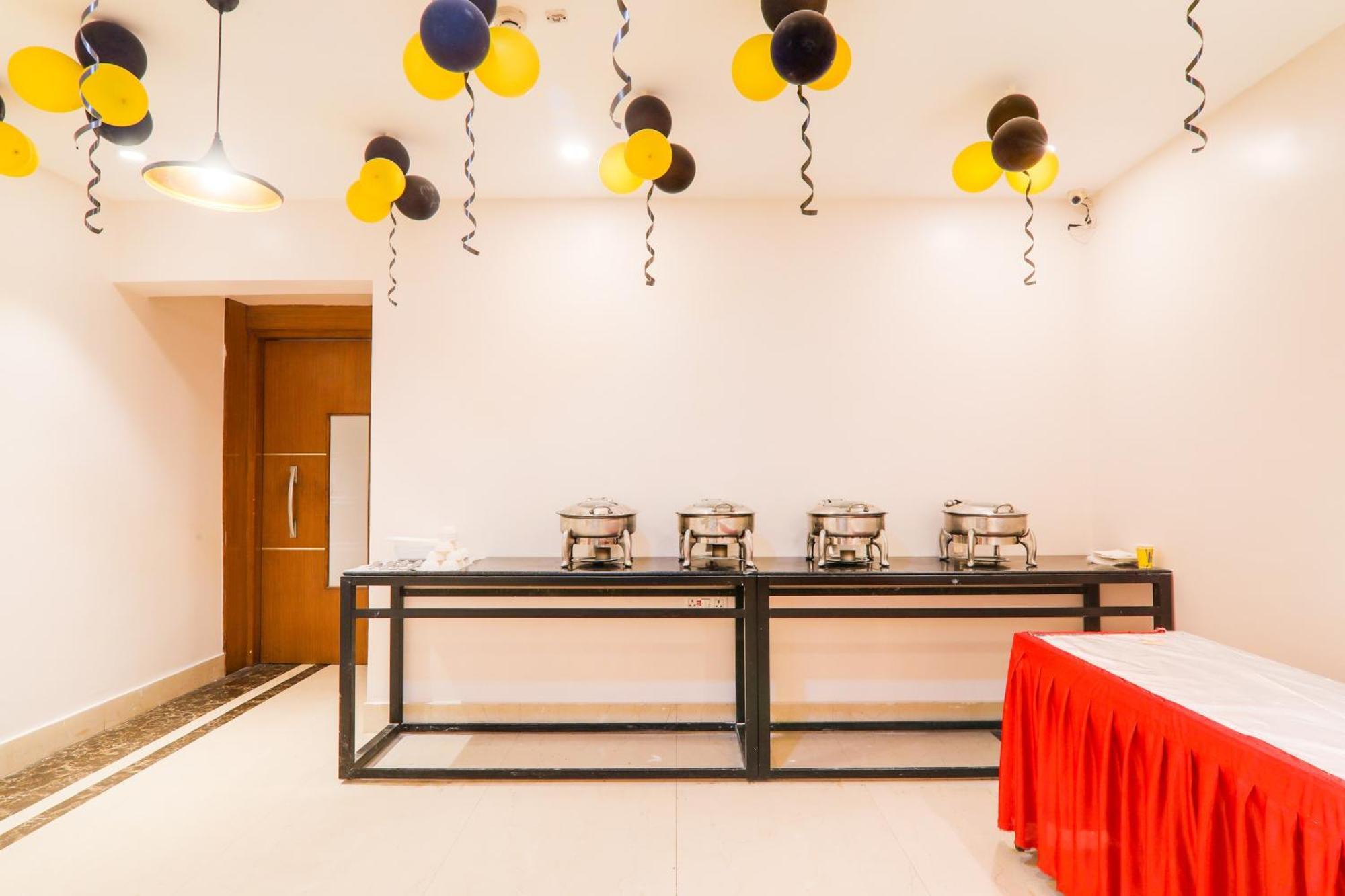 Super Townhouse Viraj Khand Formerly Veridian Inn Chinhat エクステリア 写真