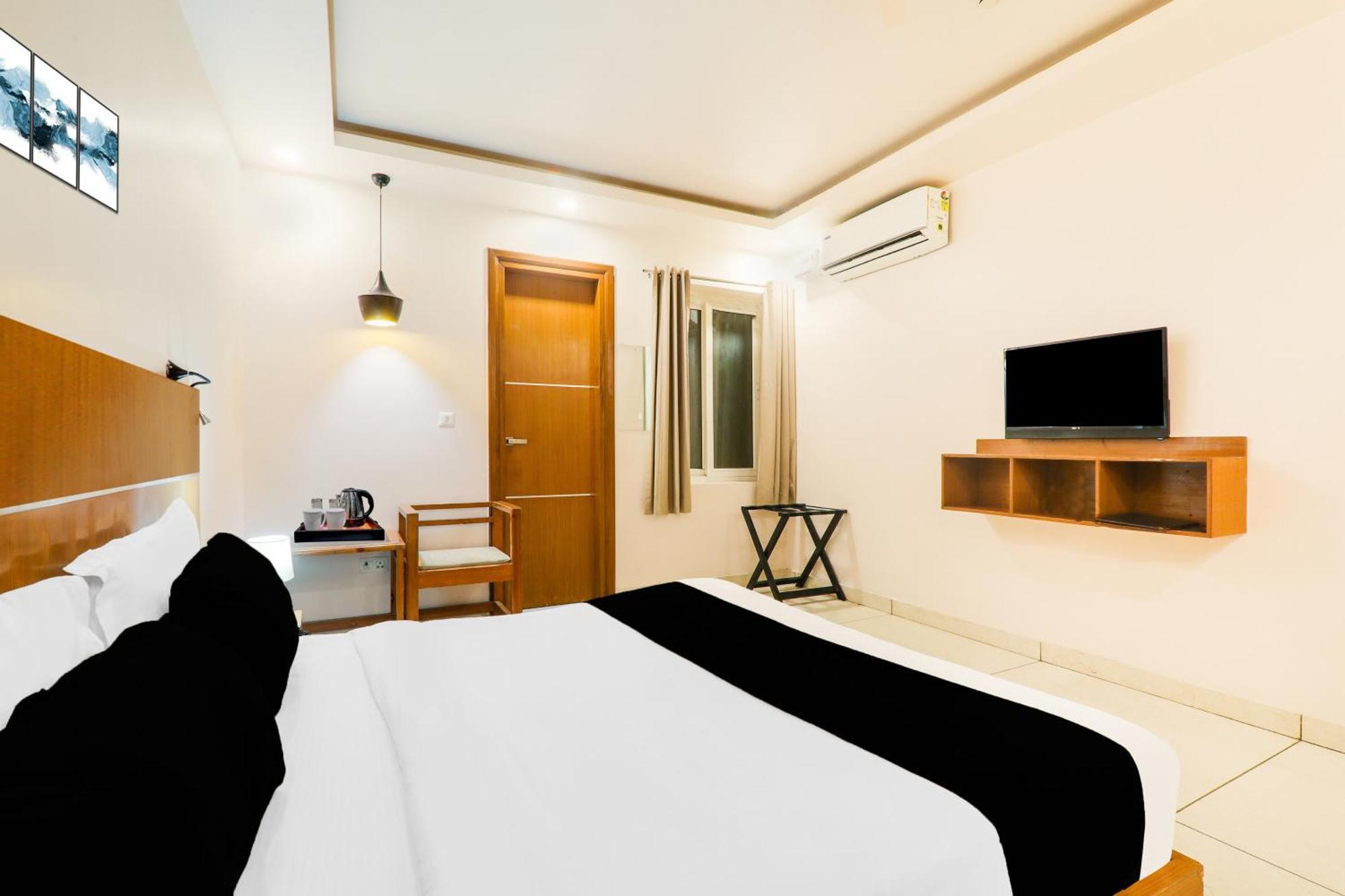 Super Townhouse Viraj Khand Formerly Veridian Inn Chinhat エクステリア 写真