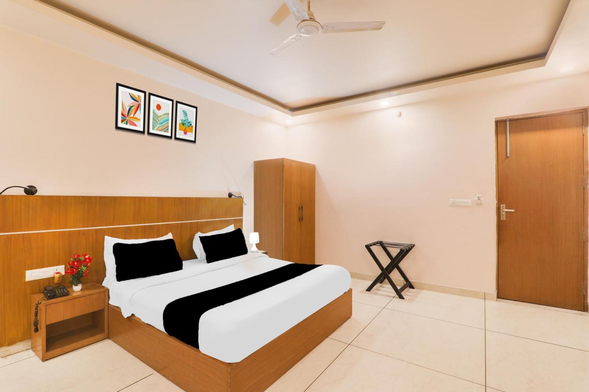Super Townhouse Viraj Khand Formerly Veridian Inn Chinhat エクステリア 写真