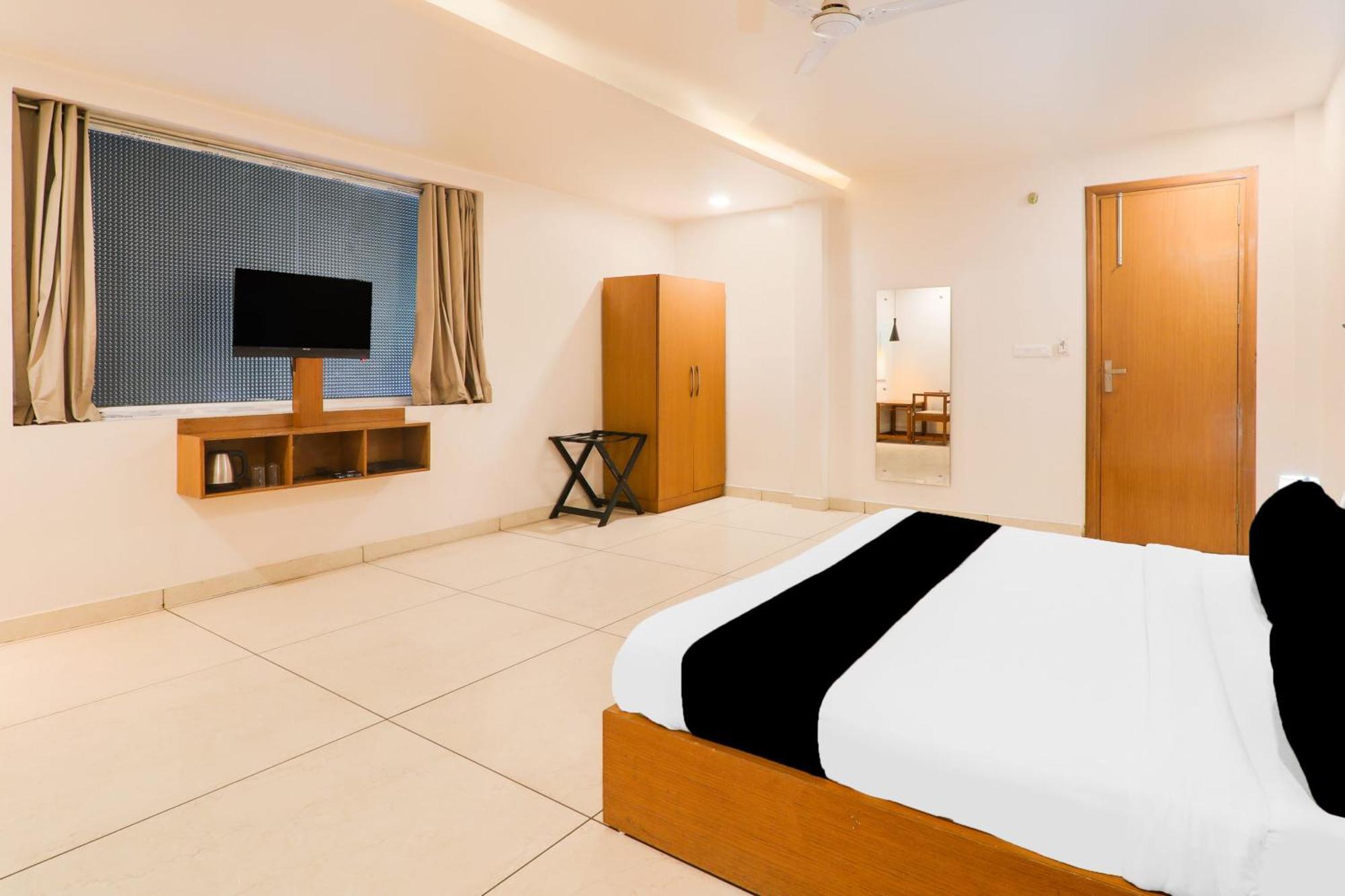 Super Townhouse Viraj Khand Formerly Veridian Inn Chinhat エクステリア 写真