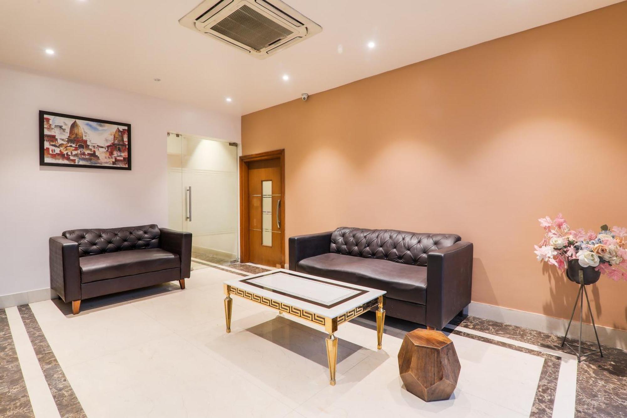 Super Townhouse Viraj Khand Formerly Veridian Inn Chinhat エクステリア 写真