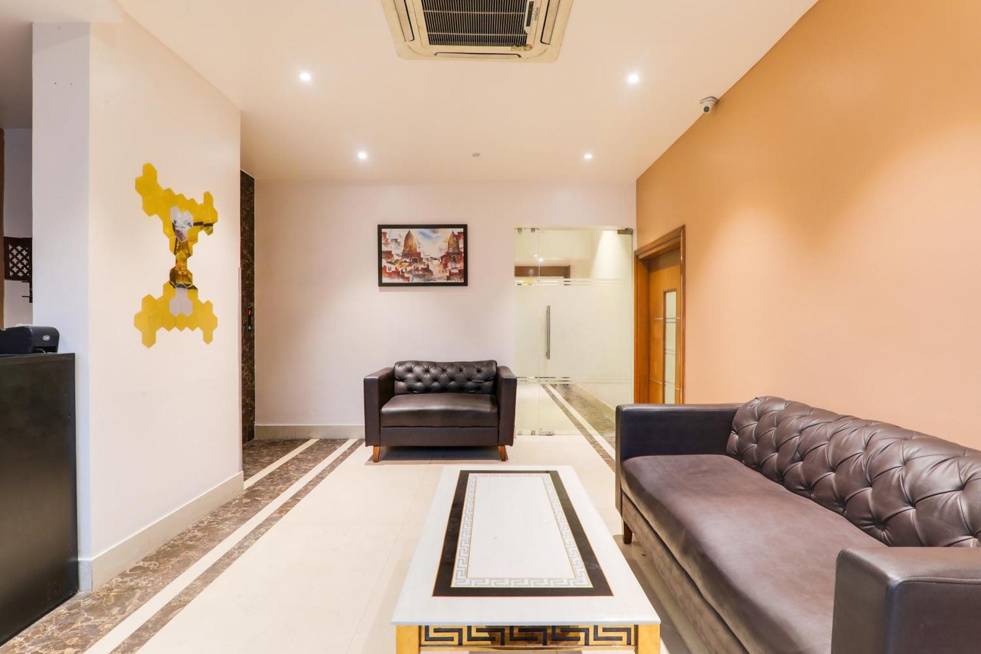 Super Townhouse Viraj Khand Formerly Veridian Inn Chinhat エクステリア 写真