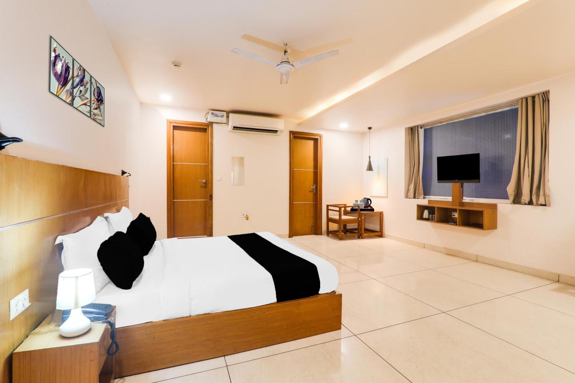 Super Townhouse Viraj Khand Formerly Veridian Inn Chinhat エクステリア 写真